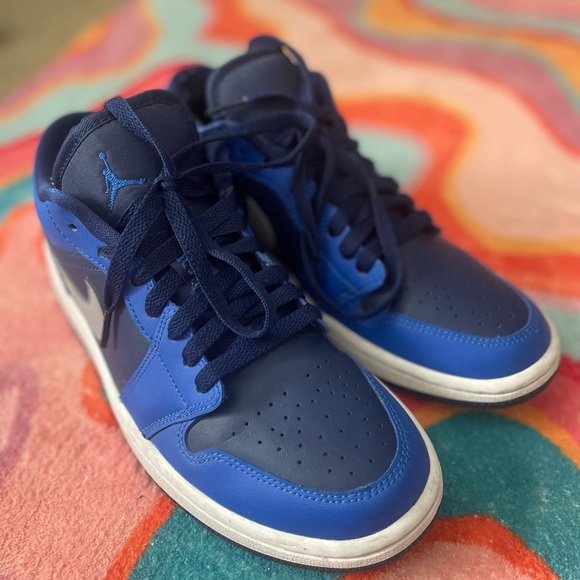 blue jordan 1s! - Picture 1 of 3